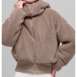 ALO Yoga foxy Sherpa jacket - chai latte